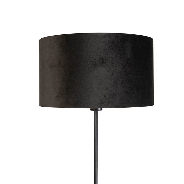 Stehlampe mit schwarzem Stoffschirm