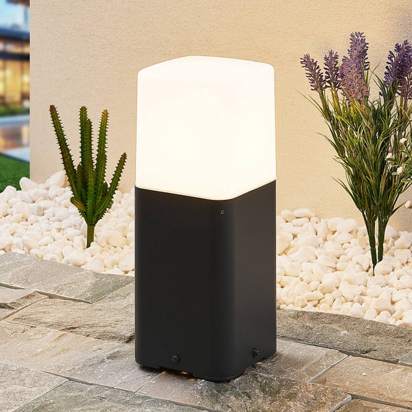 Moderne Gartenleuchte mit eckigem Design