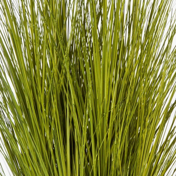 Künstlicher Weidenkätzchenzweig mit weichen Kätzchen am braunen Stiel.