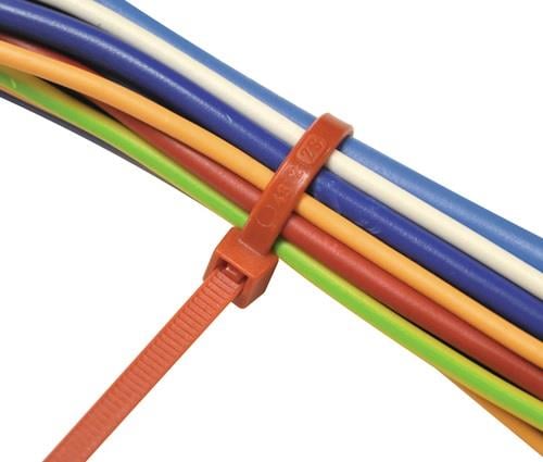 Mehrfarbige Kabel gebündelt mit einem Kabelbinder