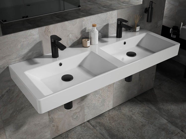 Doppelwaschtisch mit zwei Becken und schwarzen Armaturen im Badezimmer