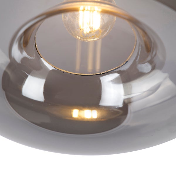 Nahaufnahme einer grauen Glaslampe mit Glühbirne