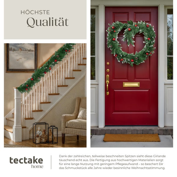 Weihnachtliche Dekoration mit Girlande und Kranz für Haus und Treppe