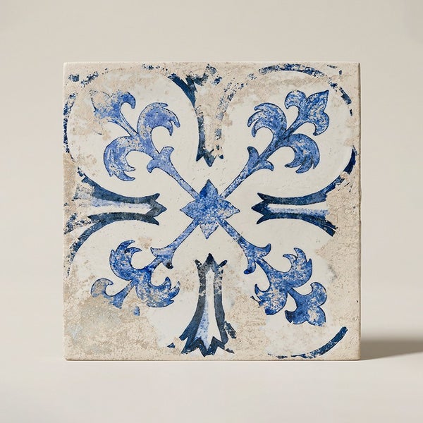 Quadratische Wandfliese mit historischem Blumenmuster in Vintage Optik