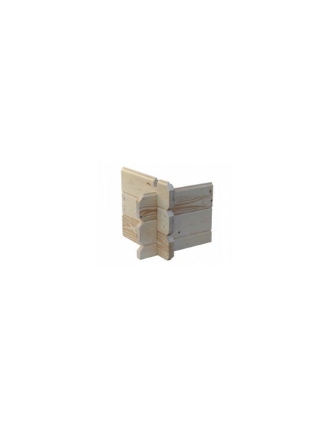 Eckverbindung aus Holz für Blockhäuser mit Nut-und-Feder-System, Detailansicht der ineinandergreifenden Blockbohlen.