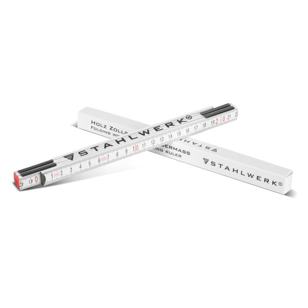 Weißer Holz-Gliedermaßstab von Stahlwerk mit metrischer Skala.