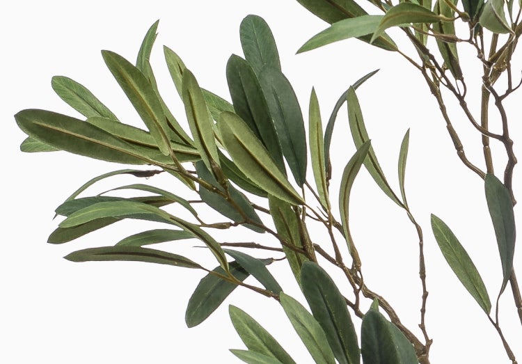 Künstlicher Säulenkaktus in schwarzem Topf mit Kies, mehrstämmig, grün mit braunen Details.