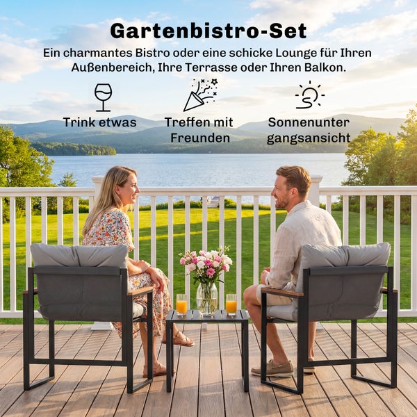 Gartenbistro-Set mit zwei Sesseln und einem Beistelltisch auf einer Terrasse mit Aussicht auf einen See und Berge.