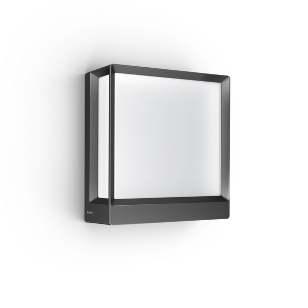 Quadratische Steinel Außenwandleuchte mit milchigem Glas für eine gleichmäßige Lichtverteilung.
