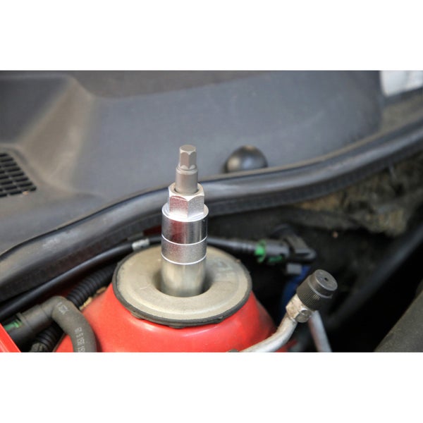 Spezialwerkzeug für Federbeine im Motorraum