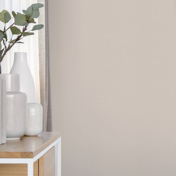 Nahaufnahme einer Wand mit Textiltapete