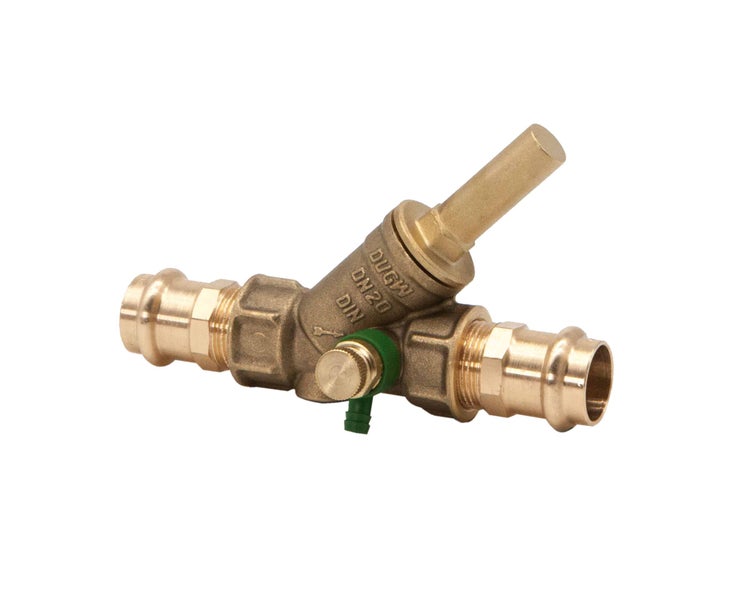 Schrägsitzventil aus Messing mit Pressanschlüssen DN20 für Sanitär- und Heizungsanlagen, DVGW zertifiziert.