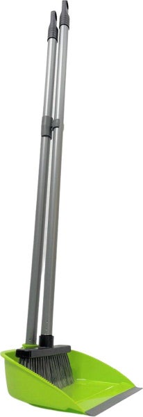 Kehrgarnitur mit Besen und Kehrschaufel