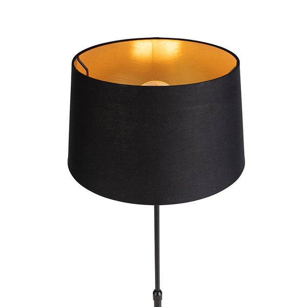 Lampe mit schwarzem Textilschirm und goldener Innenseite, schwarzes Gestell.