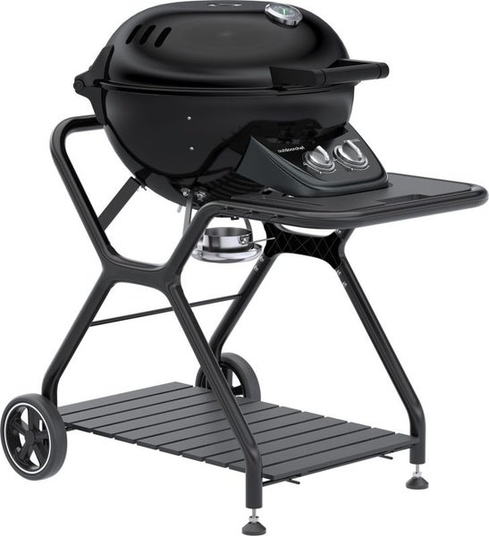 Schwarzer Outdoorchef Gaskugelgrill mit zwei Brennern, Thermometer, Seitenablage und Rollwagen.