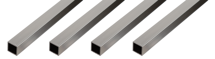 Vier quadratische Aluminiumrohre als Set für verschiedene Bauprojekte.
