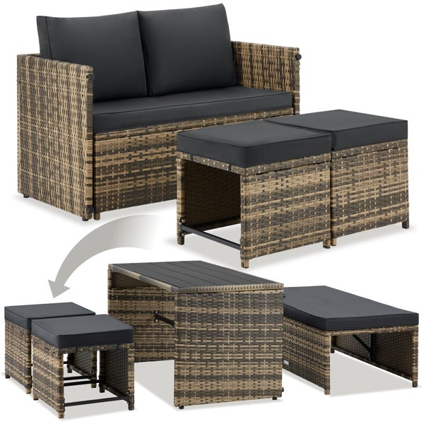 Modulares Gartenmöbel-Set aus Poly-Rattan mit 2-Sitzer Sofa, zwei Hockern und dunkelgrauen Kissen, umbaubar zur Sitzgruppe mit Tisch.