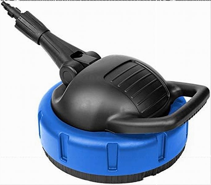 Blauer Flächenreiniger aus Kunststoff für Hochdruckreiniger mit schwarzem Handgriff und Bürstenkranz für Terrassen.