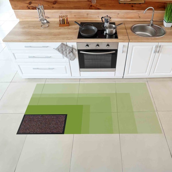 Küche mit Küchenteppich in verschiedenen Grüntönen und einer Fußmatte