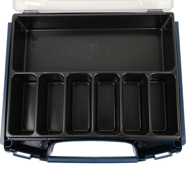 Geöffneter Sortimentskasten aus Kunststoff mit sieben Fächern, schwarzem Einsatz, blauem Gehäuse, transparentem Deckel und Tragegriff.