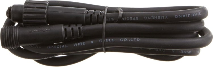 Schwarzes Verlängerungskabel mit Steckern