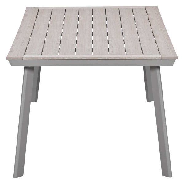 Gartentisch mit einer Tischplatte in Holzoptik und einem stabilen Metallgestell.