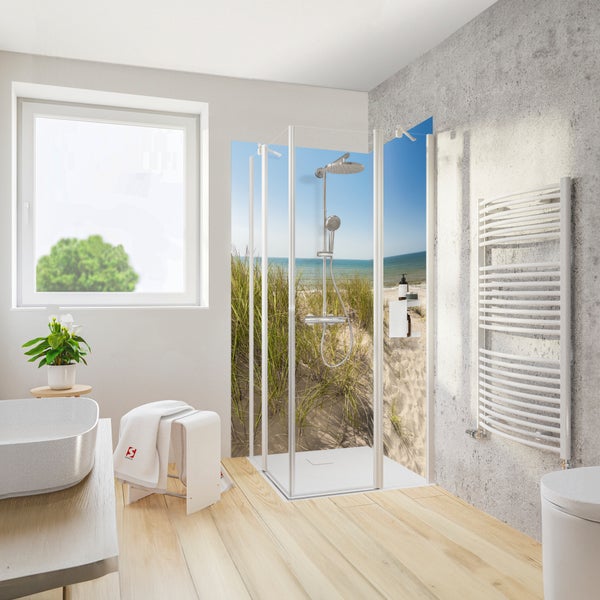 Helles Badezimmer mit Dusche, Waschbecken und Handtuchwärmer