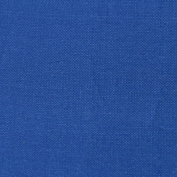 Blaue Stoffoberfläche mit feiner Webstruktur.