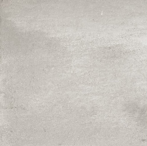 Graue Bodenfliese mit matter Oberfläche.