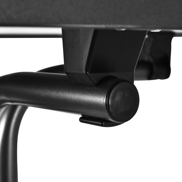 Detailansicht eines schwarzen Tischgestells aus Metall.