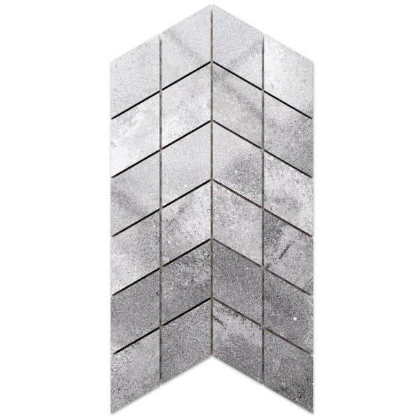 Mosaikfliesen in Chevron-Optik aus Feinsteinzeug mit strukturierter Oberfläche.