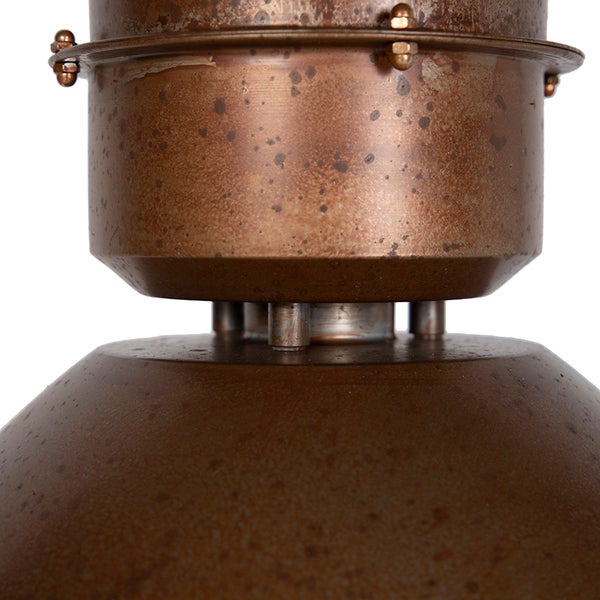 Detailansicht einer Deckenleuchte aus Metall