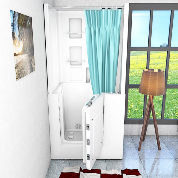 Begehbare Badewanne mit offener Einstiegstür und integriertem Duschbereich in einem hellen Badezimmer mit Fenster.