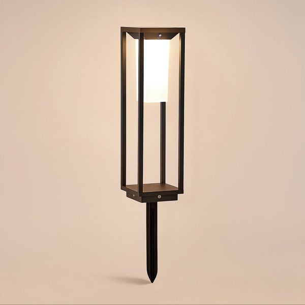 Solar-Gartenleuchte mit Erdspieß, rechteckige Laternenform in Schwarz mit weißem Diffusor.