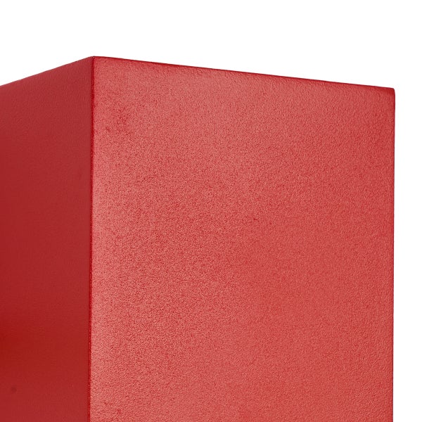 Detailaufnahme einer roten Oberfläche mit feiner Granulatstruktur.