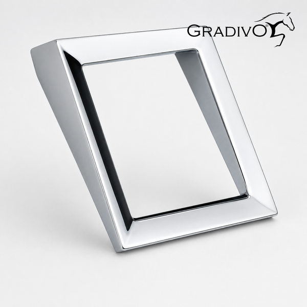Gradivo Logo. Quadratischer Möbelgriff in Chrom glänzend mit modernem abgeschrägtem Profil.