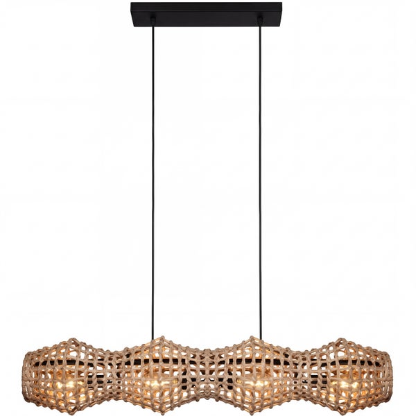 Vierflammige Pendelleuchte mit länglichem Schirm aus beigem Papiergeflecht und schwarzer Aufhängung.