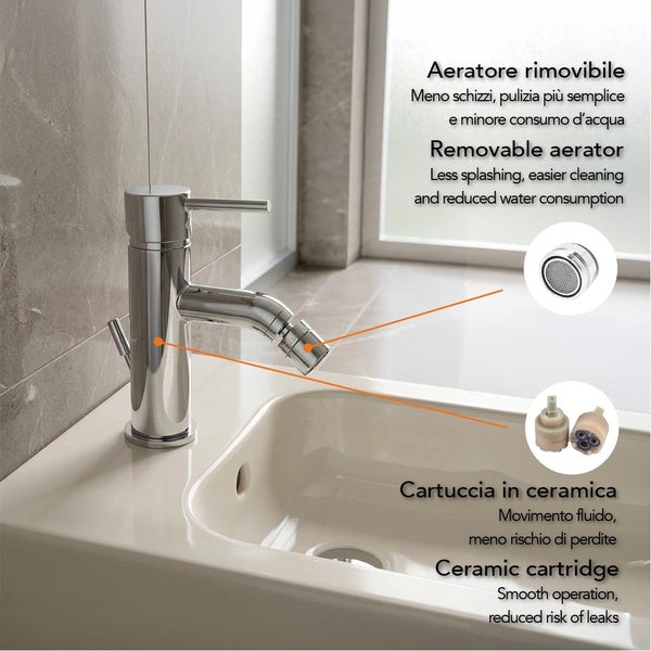 Waschtischarmatur aus Chrom auf weißem Waschbecken mit Hinweisen auf abnehmbaren Perlator und Keramikkartusche für weniger Spritzer und sanften Lauf.