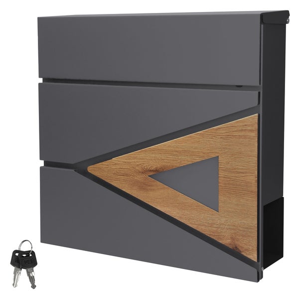 Moderner Wandbriefkasten in Anthrazit mit dekorativem Holzelement in Dreiecksform und zwei Schlüsseln.