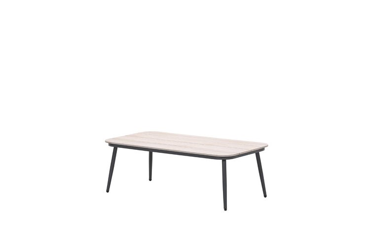 Rechteckiger Garten-Couchtisch mit Tischplatte in Holzoptik und dunklem Metallgestell.