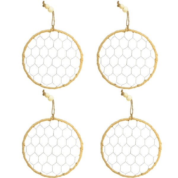 Vier runde Drahtnetze mit Juteband umwickelt und Holzperlen an der Aufhängung