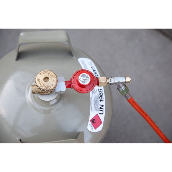 Gasflasche mit Druckminderer und Gasschlauch