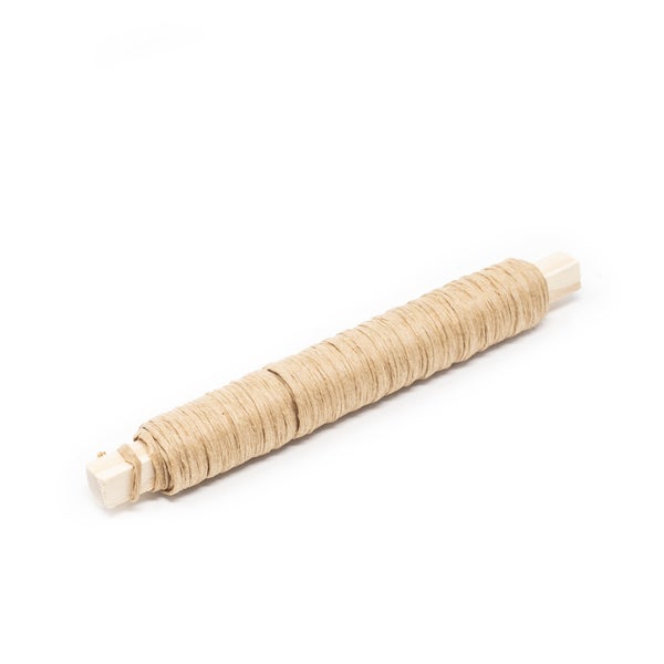 Papierumwickelter Bindedraht auf einem Holzstab für Floristik und Garten.
