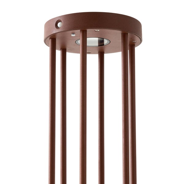 Detailansicht einer runden Außenleuchte aus Metall mit integriertem Sensor und vertikalen Stäben.