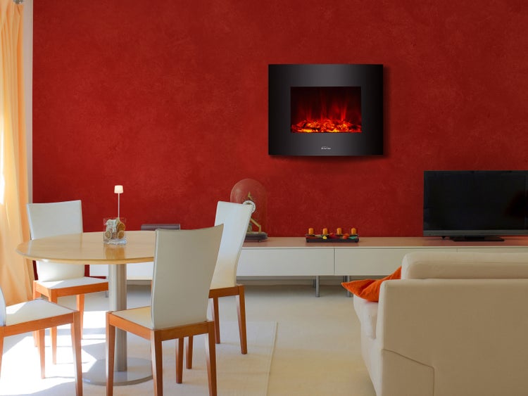 Wohnzimmer mit Esstisch, Sofa, Sideboard und elektrischem Kamin