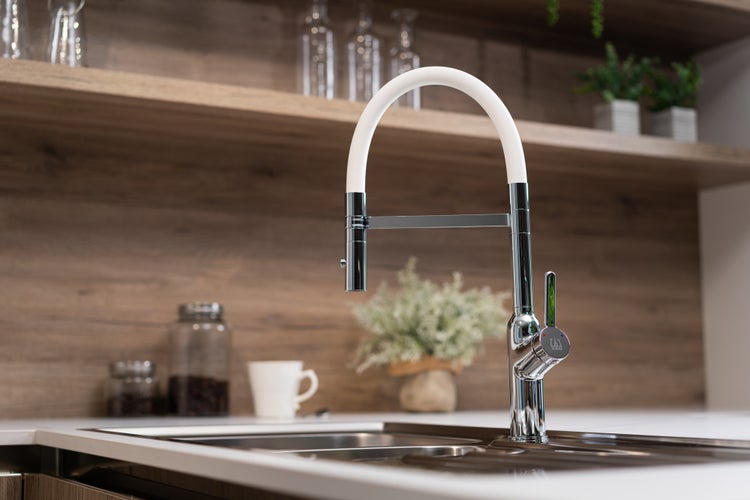 Wasserhahn Küchenarmatur, BOD, mit 360° schwenkbarem Auslauf, abnehmbare 2 strahl Handbrause, Verchromt / Weiß
