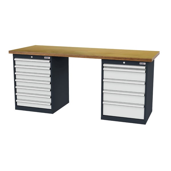 Schaukelgestell aus Holz mit zwei Schaukeln, Wellenrutsche und Podest mit Leiter.