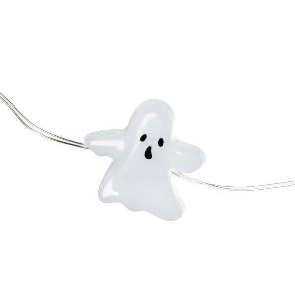 Halloween-Lichterkette mit einer weißen Gespensterfigur an einem silbernen Draht.