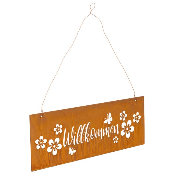 Hängeschild aus Metall in Rostoptik mit dem Schriftzug Willkommen, Blumen und Schmetterlingen.