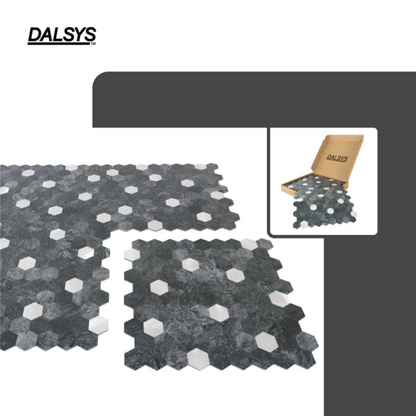 Dalsys Logo, selbstklebende Wandfliesen in hexagonaler Mosaikoptik mit Stein- und Metalldesign, inklusive Verpackung.